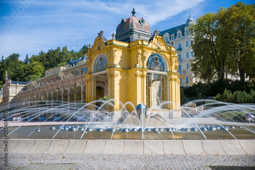 Papier peint Main colonnade and Singing fountain in Marianske Lazne (Marienbad) - great famou