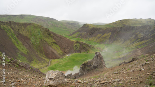 Quadro su tela Landschaft mit heißen Quellen und Wasserfällen im Hengill Geothermalgebiet / Süd