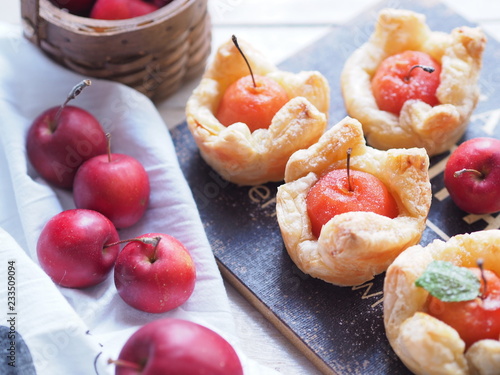 姫リンゴのかわいいアップルパイ Stock 写真 Adobe Stock