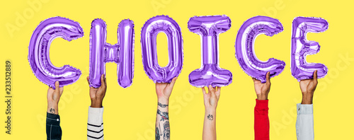 Fotografia Hands holding choice word in balloon letters