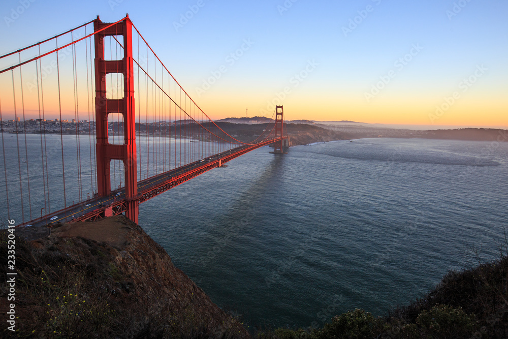 Fototapeta premium Golden Gate Bridge od Golden Gate punktu widzenia
