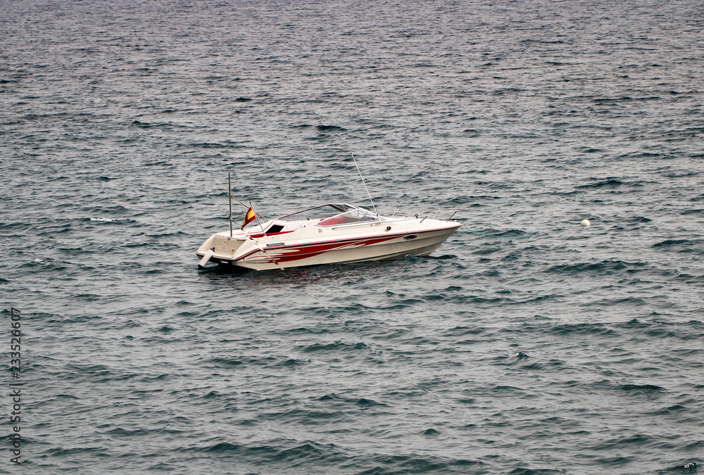 Fototapeta premium Motorboot im Meer
