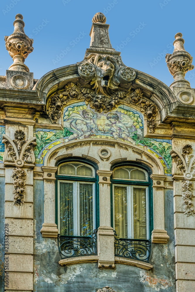 Obraz premium Fragment of Art Nouveau architecture style of Lisbon city