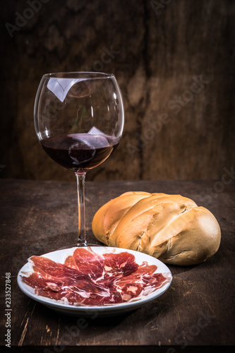 Food such as ham, cheese, chorizo ​​with bread and wine