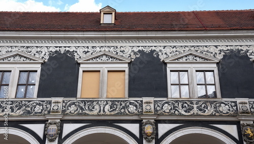 Fenster und Dach über dem Langen Lang des Stallhofs in Dresden photo