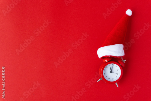 Foto Creative flat lay vintage clock hour on red table top view background concept Holiday Christmas paper color copy space for xmas close store, break school at shop for open hour