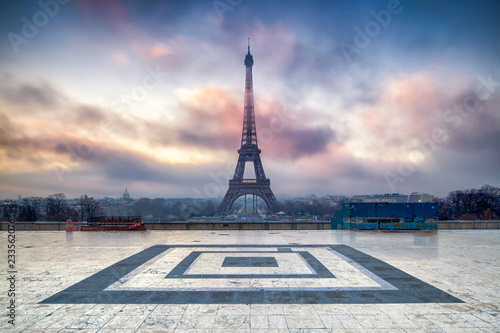 Place du Trocadero und Eiffelturm in Paris, Frankreich