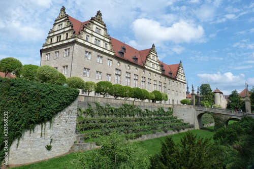Schloss Weikersheim mit Weinreben