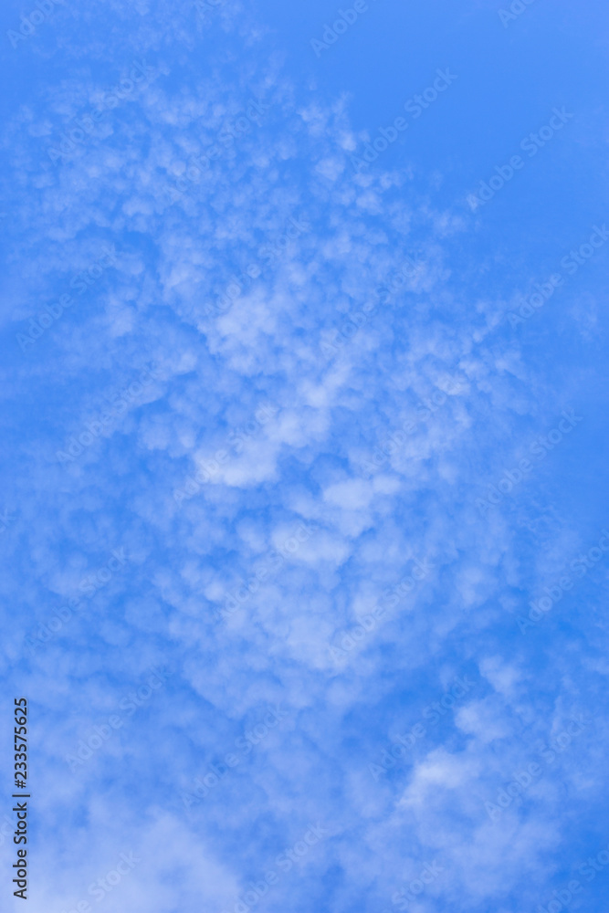 Fototapeta premium A beautiful Blue sky and white clouds