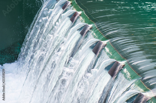 Detail of a dam with flowing water Fototapet