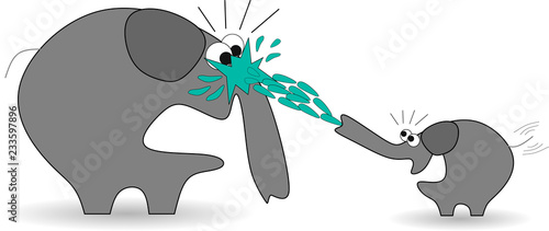 Elefantenkind spritzt seinen Vater mit Wasser nass