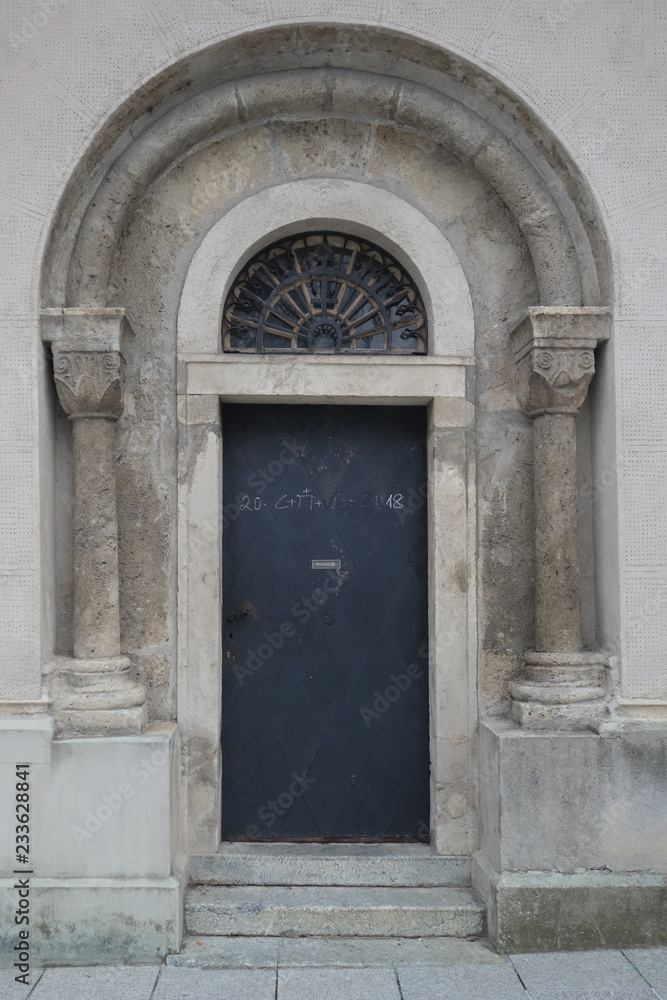 ROMANISCHES PORTAL . STIFTSKIRCHE ADMONT