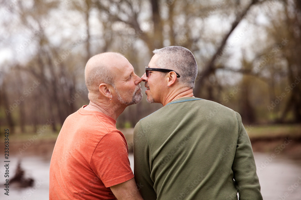 Obraz premium Mature couple kissing outdoors