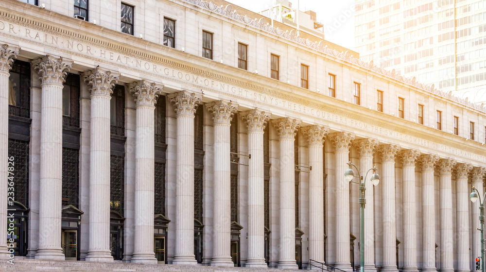 Obraz premium Rows of columns align the entrance to the historic New York City Post Office building in Manhattan