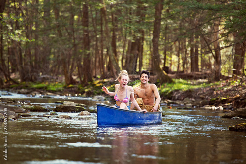Fotografia Couple enjoying in rowboat