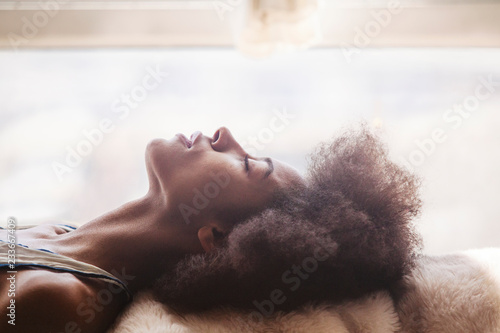 Εκτύπωση καμβά Woman with frizzy hair relaxing at home