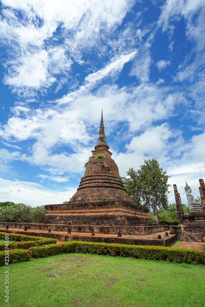 Fototapeta premium UNESCO World Heritage site Wat Sa Si in Sukhothai.