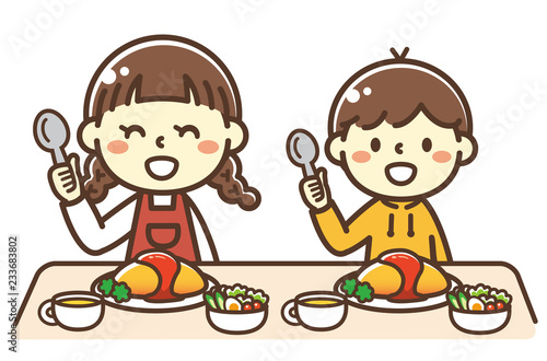 オムライスを食べる子供