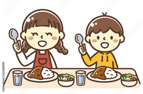 カレーライスを食べる子供
