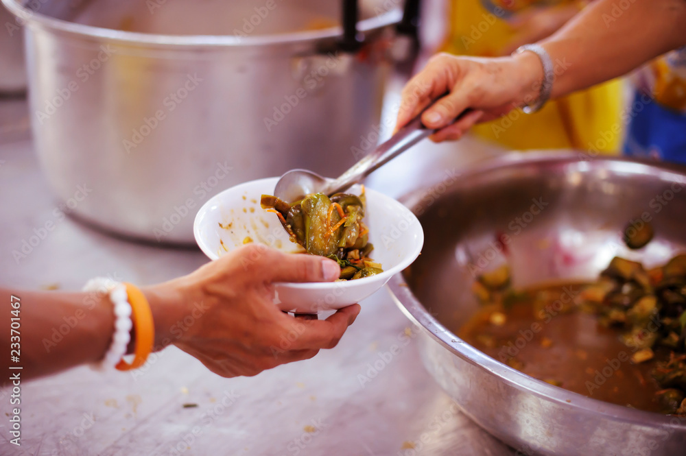 Volunteer to Feed the Hungry in Society The Concept of Donating Food