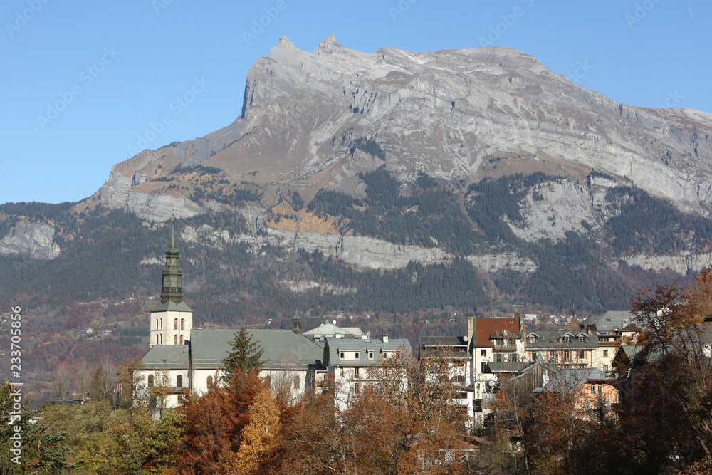 Obraz premium Eglise Saint-Gervais et Saint-Protais. Saint-Gervais-les-Bains. / Church of St. Gervais and St. Protais. Saint-Gervais-les-Bains. 