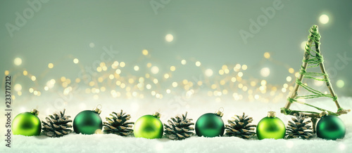 Weihnachten  -  Winterlicher Hintergrund mit Weihnachtsdeko