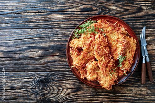 Valokuva potato coated and deep fried pork chops