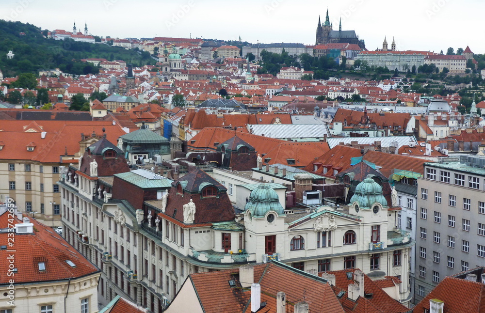 Obraz premium Widok z góry na centrum Pragi, Republika Czeska