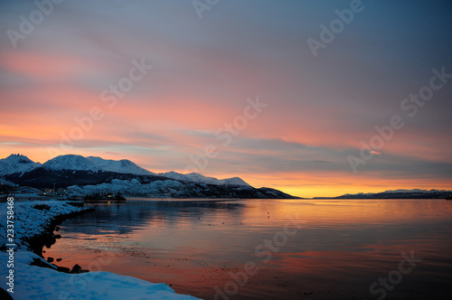 USHUAIA, provincia de TIERRA DE FUEGO (ARGENTINA)..Bahía de Ushuaia y como línea del horizonte los Andes Fueguinos o Cordillera de Darwin..