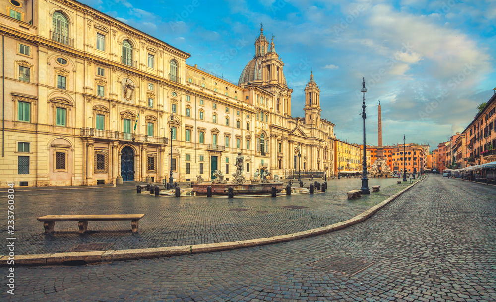 Fototapeta premium Plac Piazza Navona w Rzymie, Włochy. Zbudowany na miejscu Stadionu Domicjana w Rzymie. Architektura Rzymu i punkt orientacyjny.
