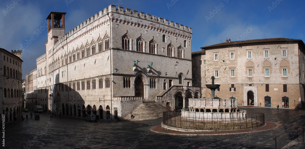 Perugia, Platz 4. November mit Palazzo dei Priori und Fontana Maggiore
