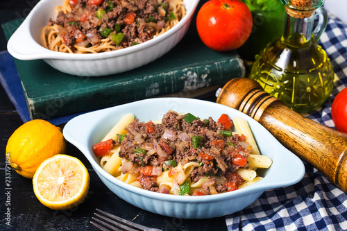 Beef spaghetti,There are plenty of tomatoes and chopped beef on it.