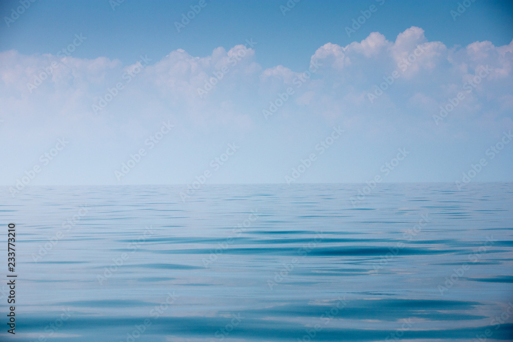 Fototapeta premium Beautiful sky and blue smooth ocean.
