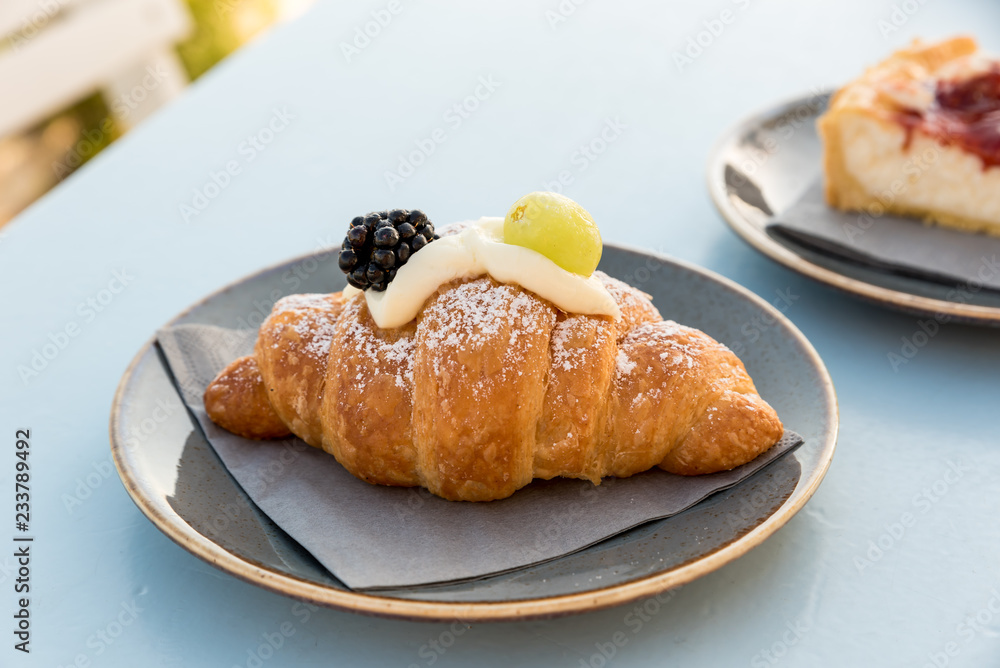 Creamy croissant with berries