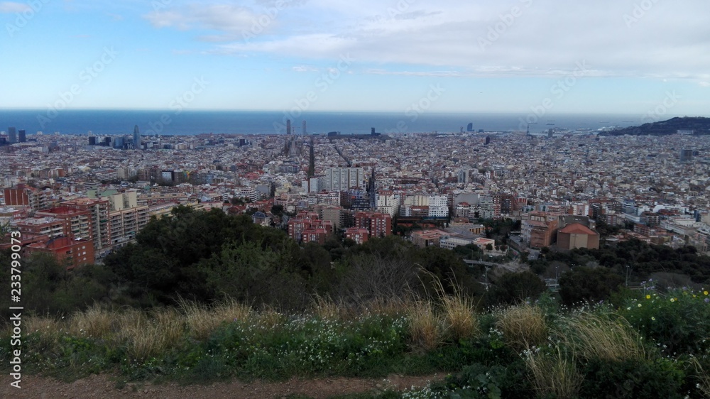 Vistas a Barcelona y el mar mediterráneo Vistas a Barcelona y el mar mediterráneo