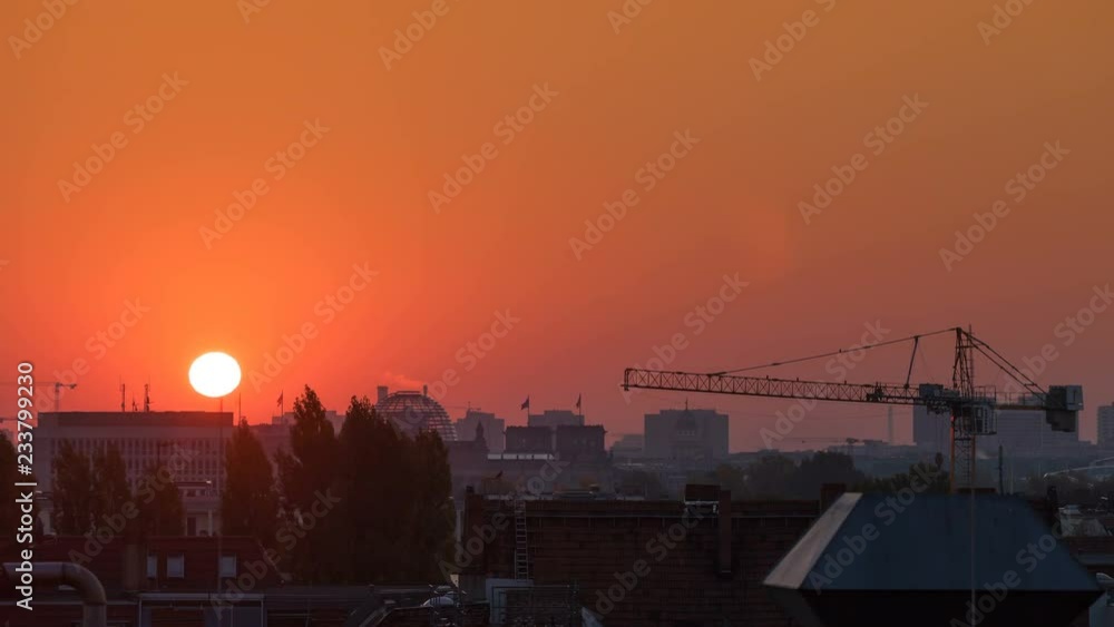 Sonnenaufgang in Berlin, Deutschland. Time Lapse. Sonnenaufgang in Berlin, Deutschland. Time Lapse.