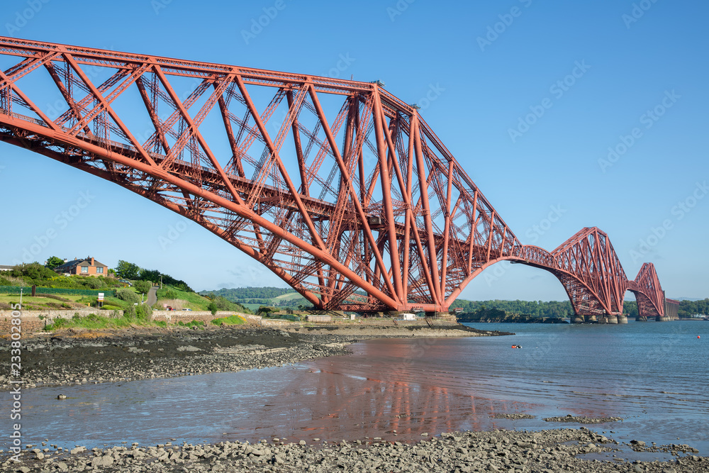 Obraz premium Forth Bridge over Firth of Forth near Queensferry in Scotland
