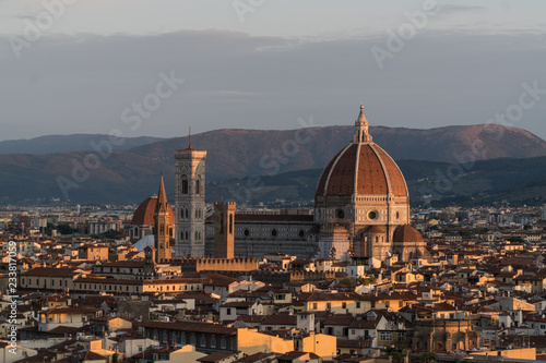 The sun is rising over the Duomo di Firenze in Italy