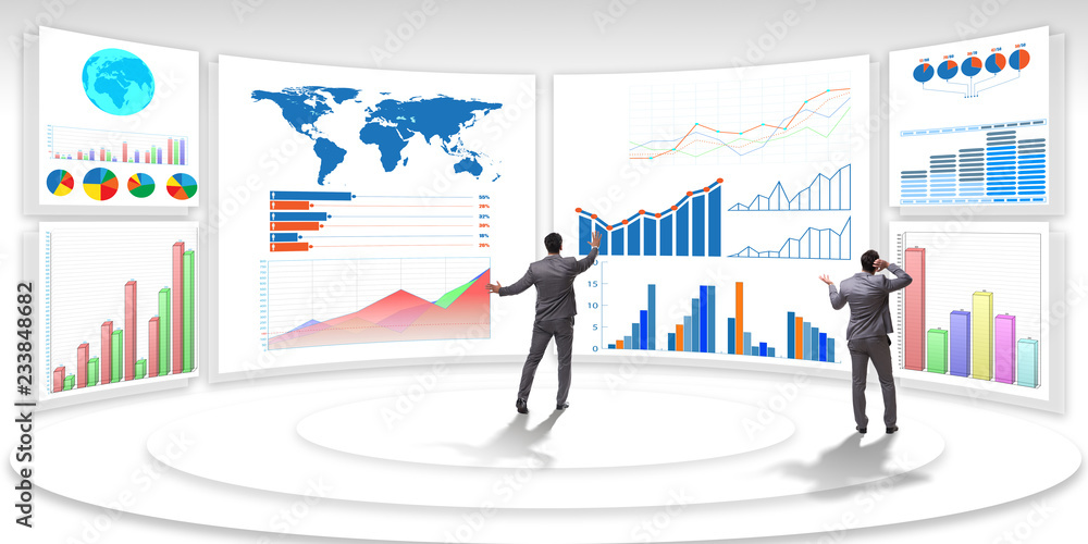 Obraz premium Businessman in business visualization and infographics concept