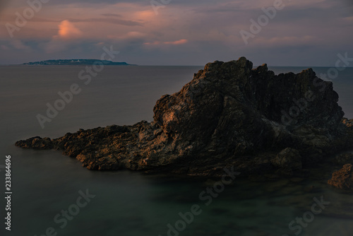 サンセットと巨大岩