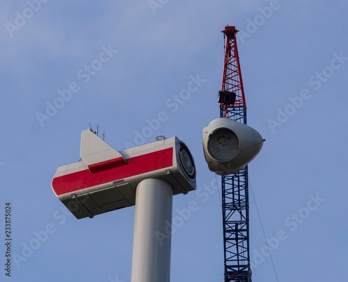 Bild auf Leinwand die Narbe eines Windkraftrades wird angebracht