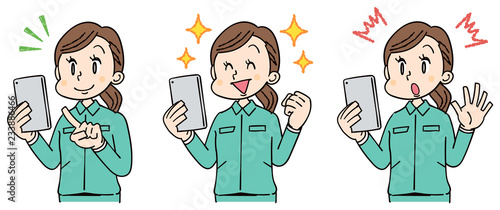 作業着の女性 スマホ