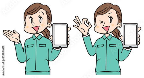 作業着の女性 スマホ