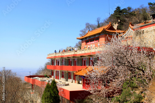 Tableau sur toile traditional Chinese style temple architecture landscape, Panshan Mountain scenic
