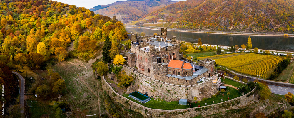 Obraz premium Reichenstein Castle, UNESCO World Heritage, Trechtingshausen,, Upper Middle Rhine Valley, Rhineland-Palatinate, Germany
