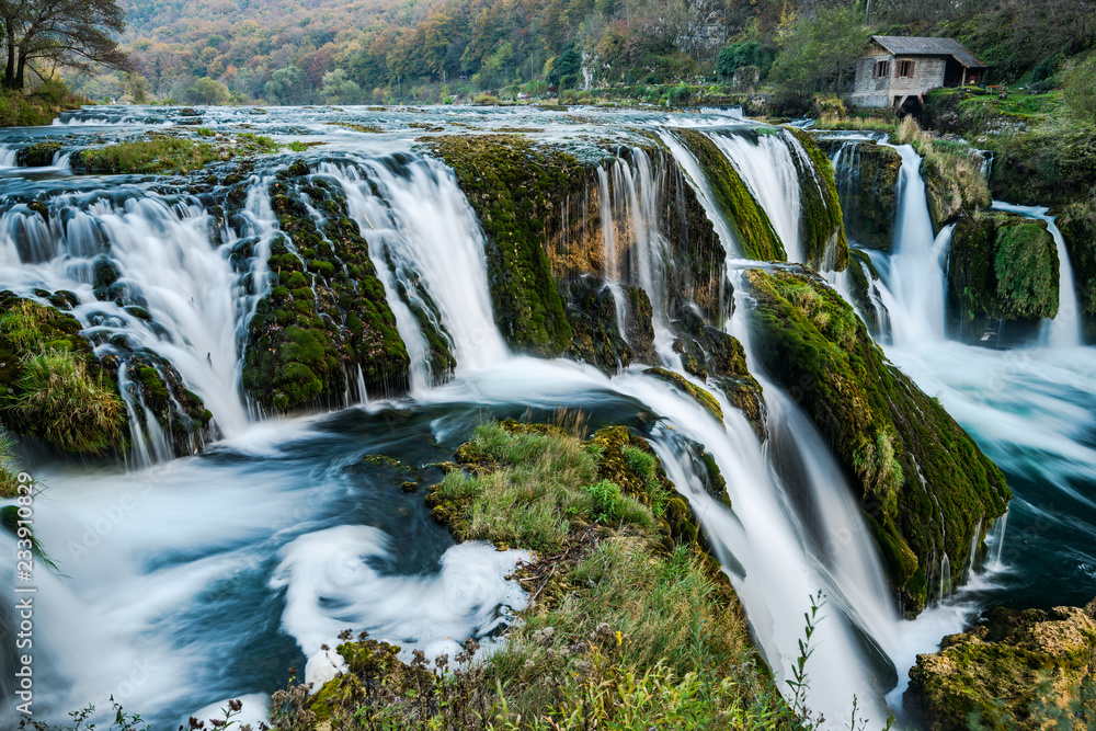 Fototapeta premium Strbacki buk waterfall on river Una in Bosnia and Herzegovina