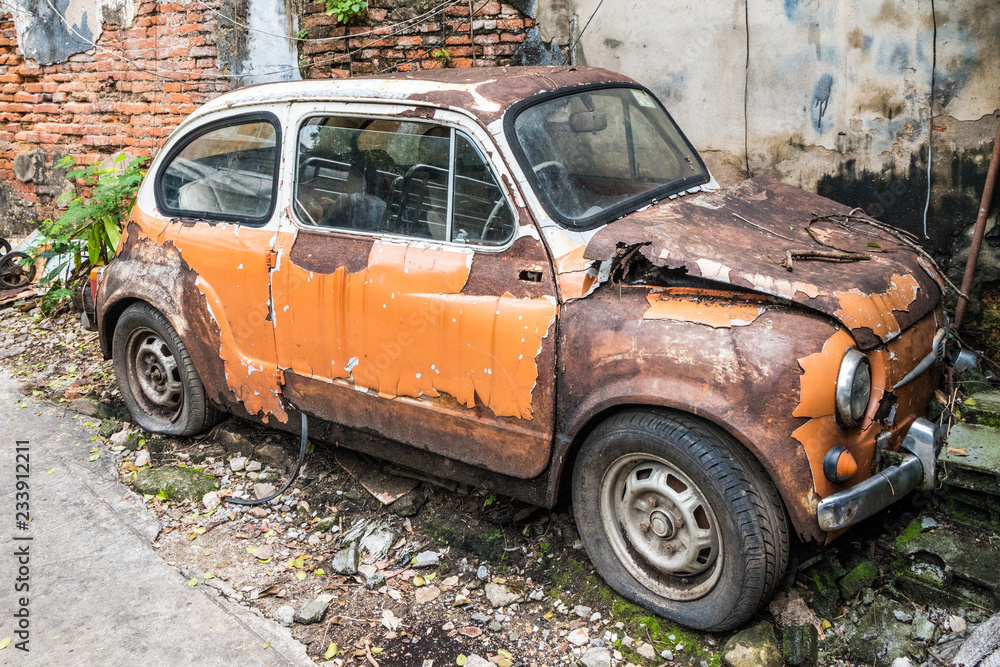 Fototapeta premium Old, abandoned car