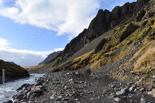 Mountains into the horizon 