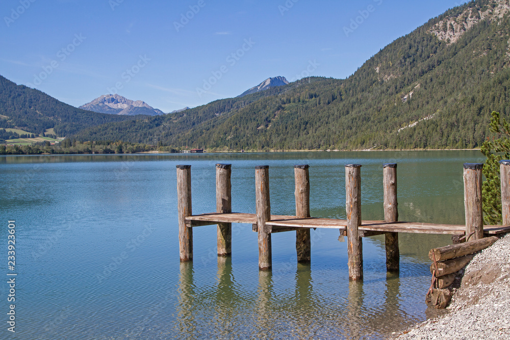 Schiffsanlegestelle am Heiterwanger See in Tirol Schiffsanlegestelle am Heiterwanger See in Tirol
