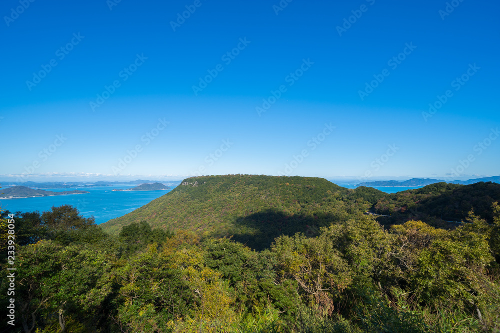 Naklejka premium 秋の屋島と瀬戸内海